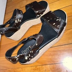 Sz 7 Platform sandals